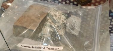 Amosita, actionolita y tremolita en estado natural