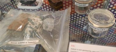 Amosita, tremolita y actinolita en estado natural