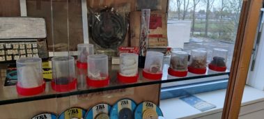 Envases con ejemplos de asbestos