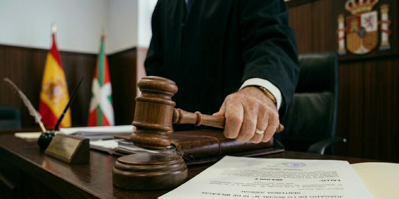 Juez dicta sentencia