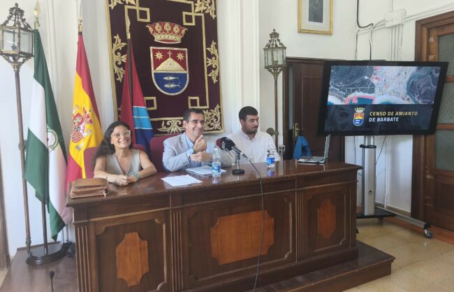 Conferencia-Prensa-GDA-Ayuntamiento barbate-Amianto-Censo-ok Alcalde de Barbate y Director de la empresa GDA presentan Censo de Amianto en Conferencia de Prensa en este municipio de Cádiz, España