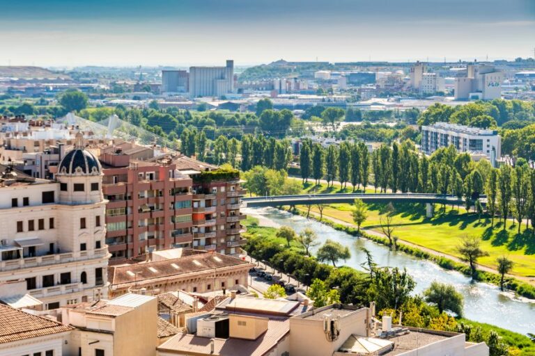 Lleida-ok Vista aérea de una parte de la ciudad de Lleida, en Cataluña, España.
