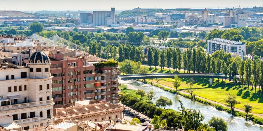 Vista aérea de una parte de la ciudad de Lleida, en Cataluña, España.
