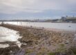 Vista del muelle en la Playa Mount Batten en Plymouth, al suroeste de Inglaterra.