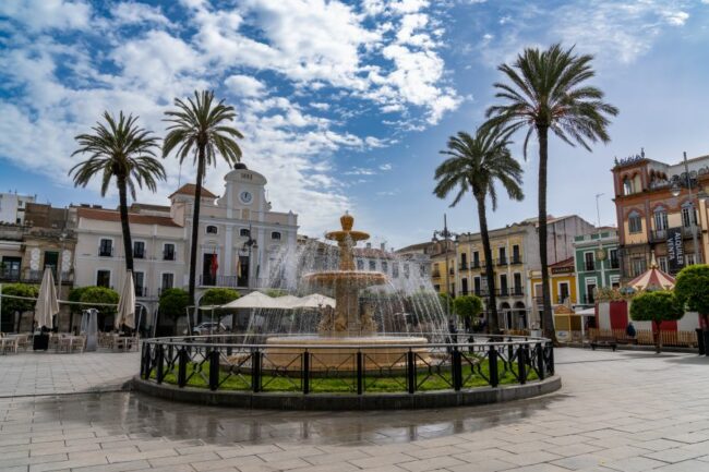 Mérida – Badajoz – Extremadura – España – ok Vista general de la Plaza de España en la ciudad de Mérida, provincia de Badajoz en Extremadura.