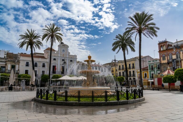 Vista general de la Plaza de España en la ciudad de Mérida, provincia de Badajoz en Extremadura.