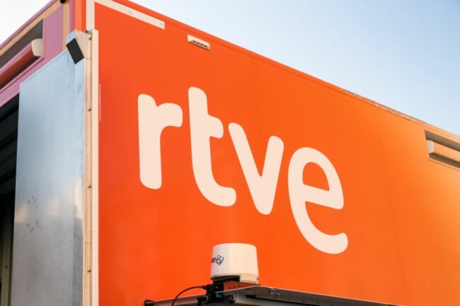 Cartel de RTVE (Radio y Televisión Española) en su sede en Madrid